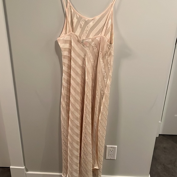 Beautiful robe and chemise - Picture 4 of 8